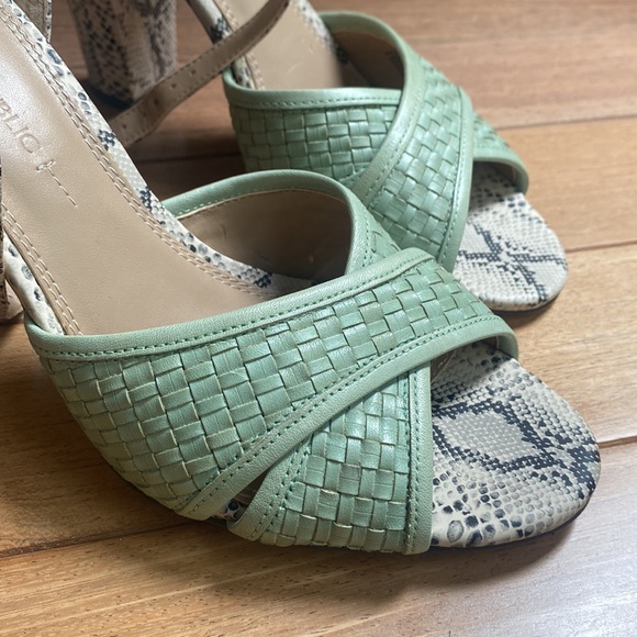 Banana Republic Milania Sandal - Picture 3 of 4